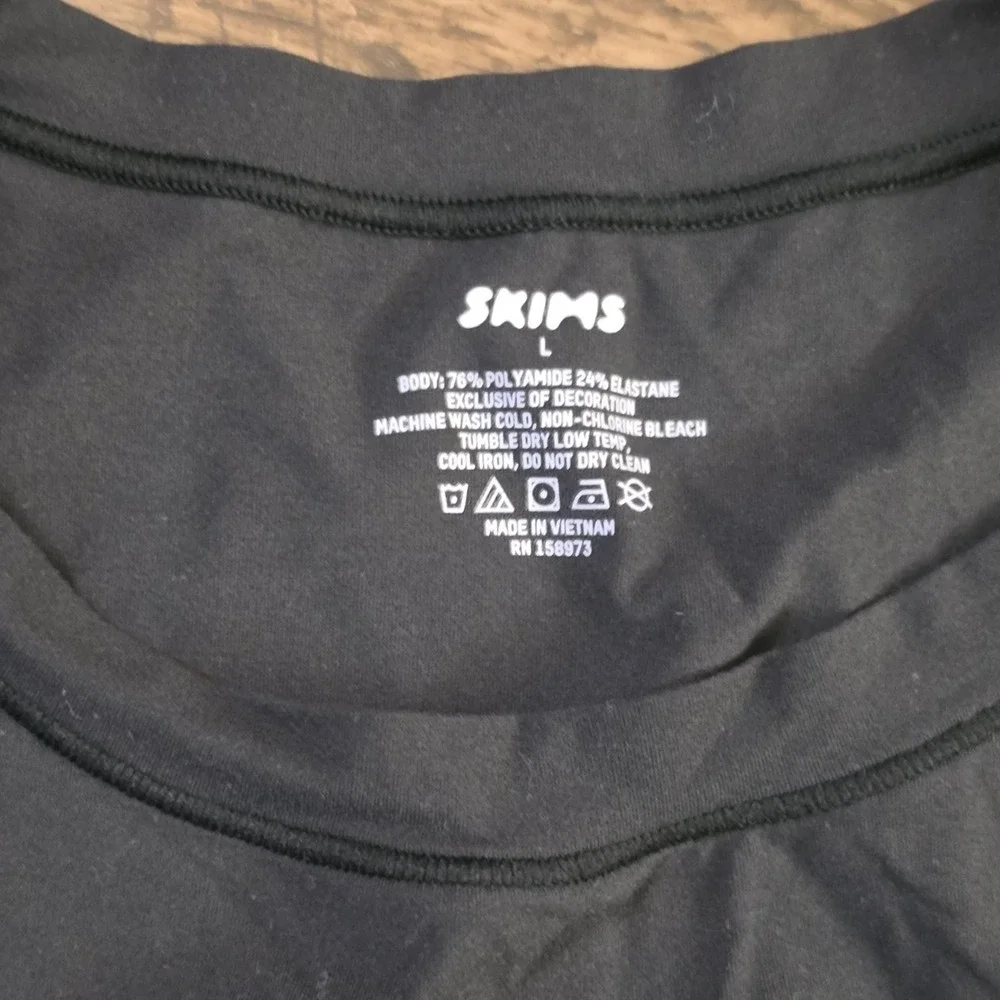 SKIMS Fits Everybody T-Shirt Womens Large Black Short Sleeve Crew Neck Top - Picture 4 of 4